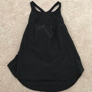 Lululemon black tank w/ shelf bra!